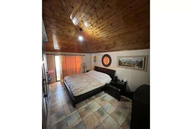 Shtepi ne shitje Apartament ne Tirane, 3+1, Mobilimi E mobiluar, Pagesa 170,000  Euro.