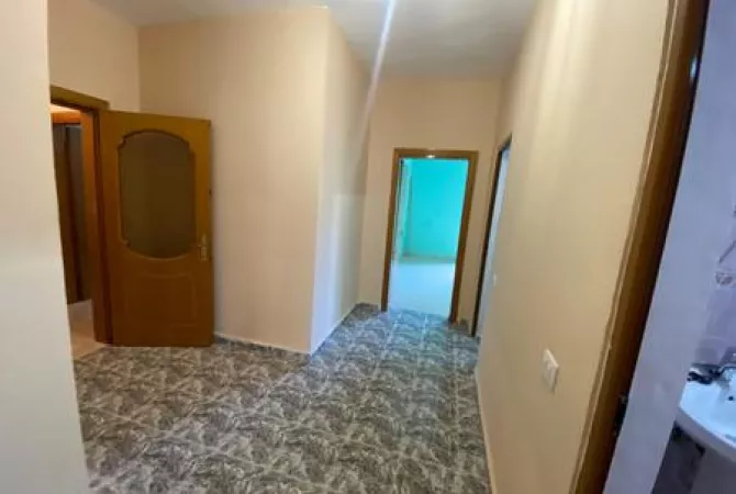 Shtepi ne shitje Apartament ne Tirane, 3+1, Mobilimi Bosh, pa mobiluar, Pagesa 248,000  Euro.
