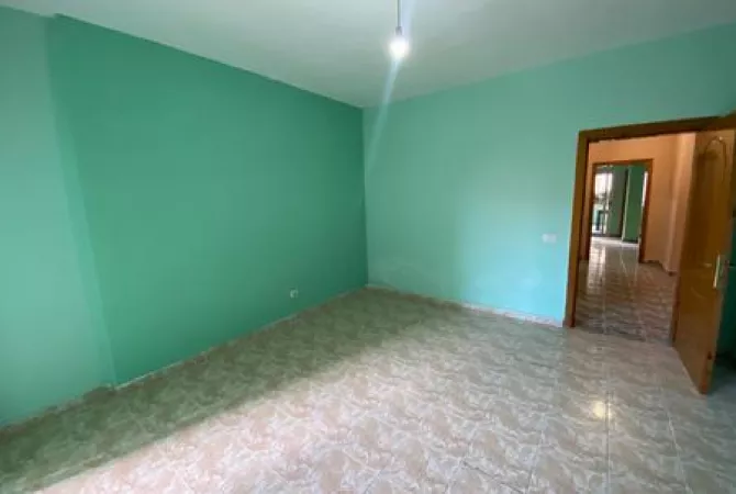 Shtepi ne shitje Apartament ne Tirane, 3+1, Mobilimi Bosh, pa mobiluar, Pagesa 248,000  Euro.