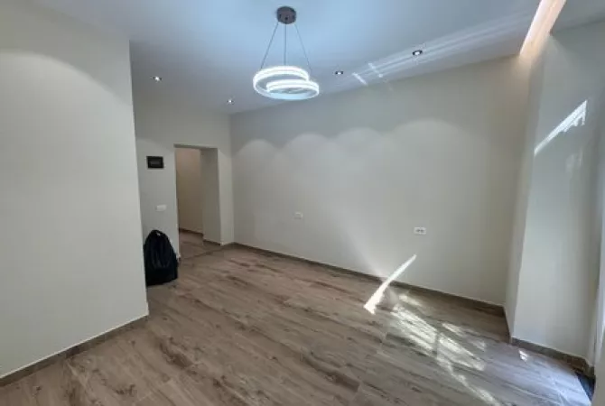 Ambiente Commerciale in Affitto 3+1 a Tirana - 650 Euro