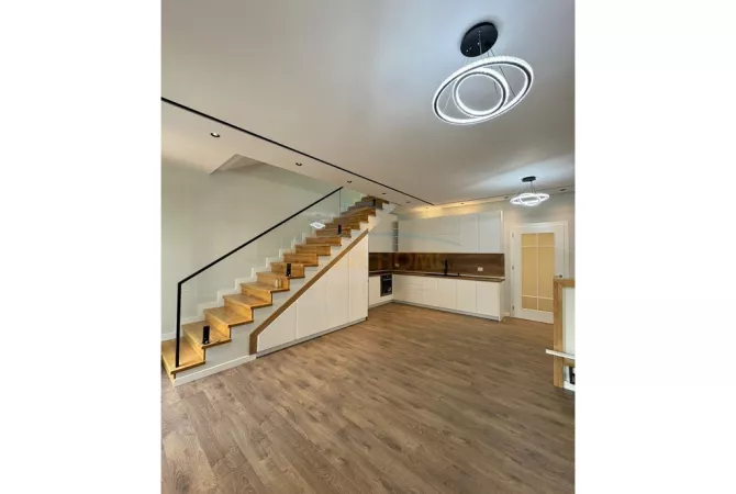 Shtepi me qera Vila Luksoze ne Tirane, 2+1, Mobilimi E mobiluar, Pagesa 1,000  Euro.