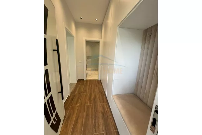 Shtepi me qera Vila Luksoze ne Tirane, 2+1, Mobilimi E mobiluar, Pagesa 1,000  Euro.