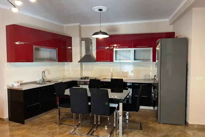 Shtepi me qera Apartament ne Tirane, 2+1, Mobilimi E mobiluar, Pagesa 850  Euro.