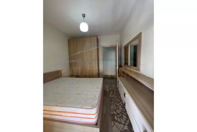 Shtepi me qera Apartament ne Tirane, 2+1, Mobilimi E mobiluar, Pagesa 500  Euro.