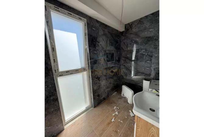 Shtepi ne shitje Apartament ne Tirane, 1+1, Mobilimi Bosh, pa mobiluar, Pagesa 114,240  Euro.