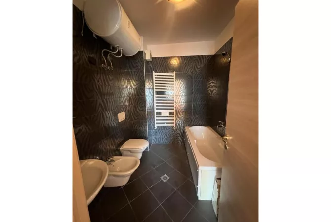 Shtepi me qera Apartament ne Tirane, 2+1, Mobilimi E mobiluar, Pagesa 1,450  Euro.