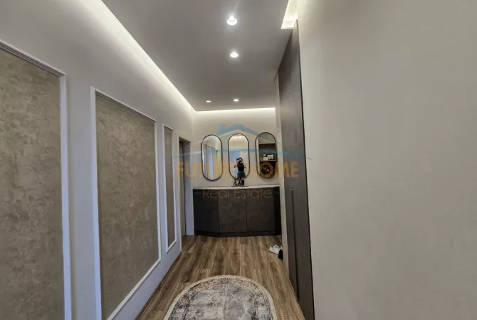 Shtepi ne shitje Apartament ne Tirane, 2+1, Mobilimi E mobiluar, Pagesa 170,000  Euro.