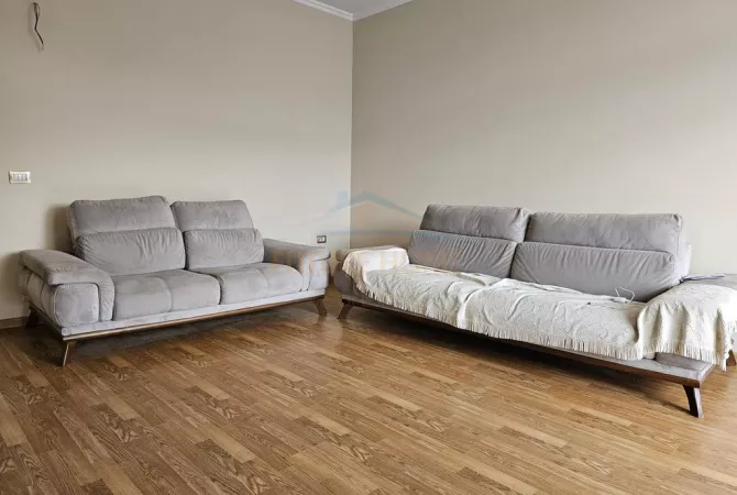 Ambient biznesi me qera 3+1 ne Tirane - 800 Euro