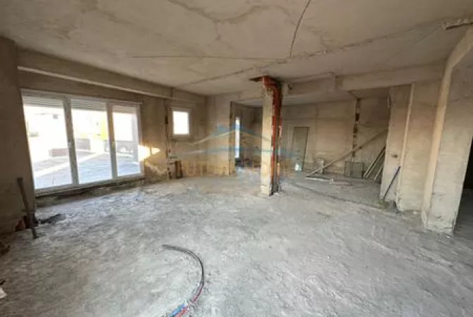 Shtepi ne shitje Penthose(kati i fundit panoramik) ne Tirane, 2+1, Mobilimi Bosh, pa mobiluar, Pagesa 325,000  Euro.