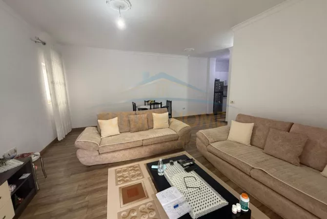Shtepi ne shitje Apartament ne Tirane, 2+1, Mobilimi E mobiluar, Pagesa 135,000  Euro.