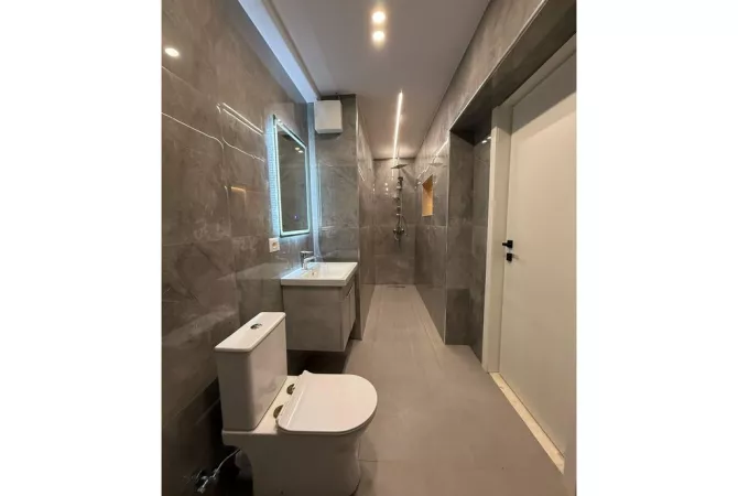 Shtepi ne shitje Apartament ne Tirane, 1+1, Mobilimi Bosh, pa mobiluar, Pagesa 118,900  Euro.