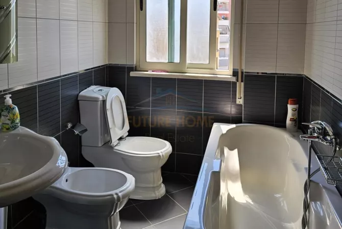 Shtepi ne shitje Apartament ne Tirane, 3+1, Mobilimi E mobiluar, Pagesa 248,625  Euro.