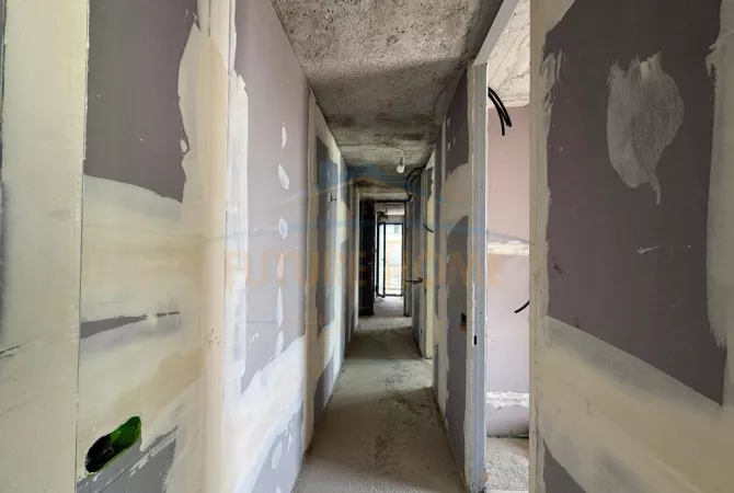Shtepi ne shitje 3+1 ne Durres - 450,000 Euro