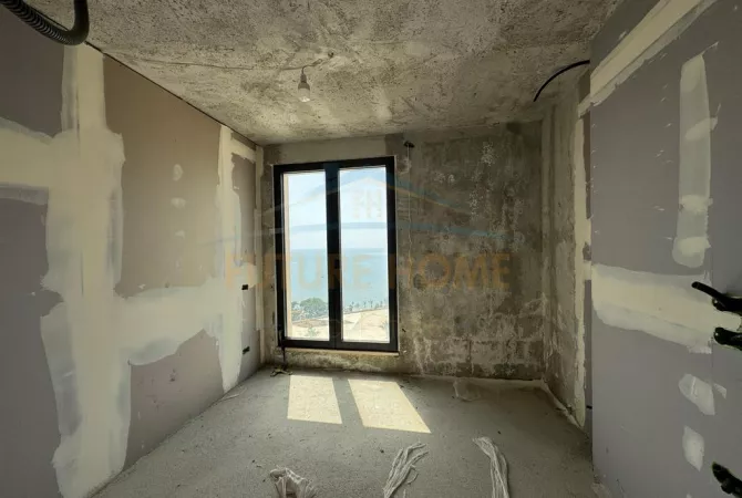 Shtepi ne shitje Apartament ne Durres, 3+1, Mobilimi Bosh, pa mobiluar, Pagesa 450,000  Euro.