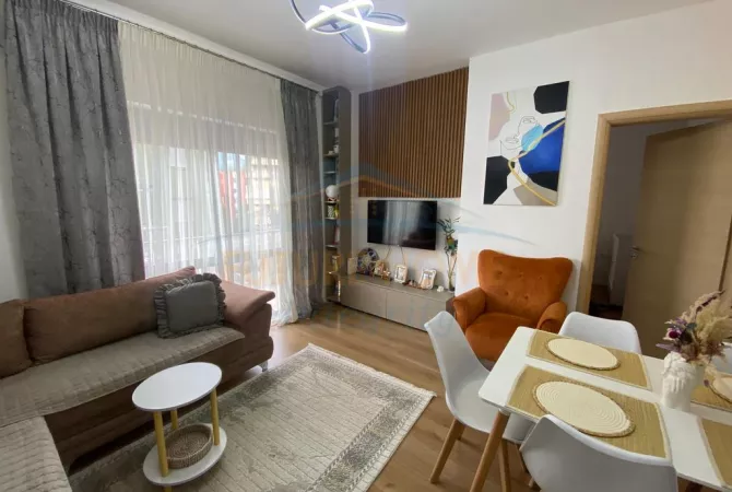 Shtepi ne shitje Apartament ne Tirane, 1+1, Mobilimi E mobiluar, Pagesa 97,000  Euro.