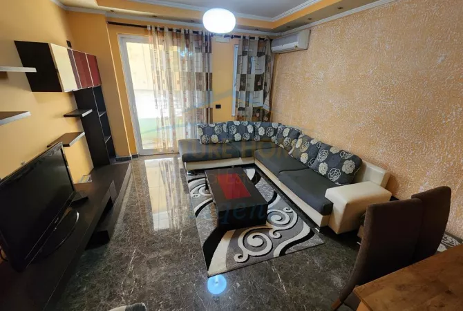 Shtepi me qera Apartament ne Tirane, 2+1, Mobilimi E mobiluar, Pagesa 800  Euro.