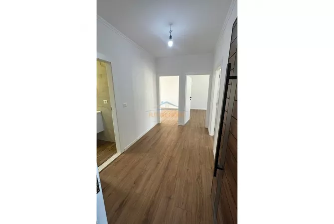 Shtepi ne shitje Apartament ne Tirane, 2+1, Mobilimi Bosh, pa mobiluar, Pagesa 129,000  Euro.