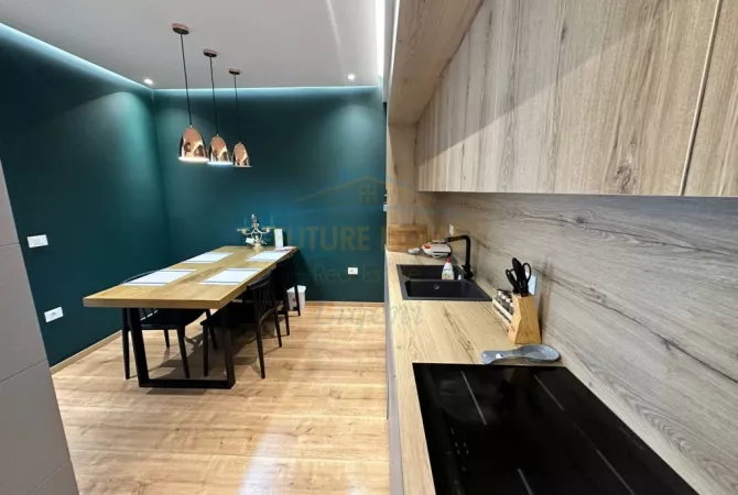 Shtepi me qera Apartament ne Tirane, 3+1, Mobilimi E mobiluar, Pagesa 1,500  Euro.