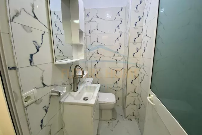 Shtepi ne shitje Apartament ne Tirane, 2+1, Mobilimi E mobiluar, Pagesa 150,000  Euro.