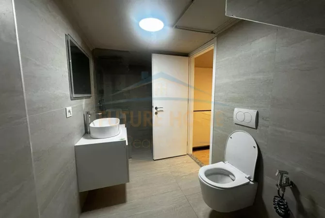 Shtepi ne shitje Duplex(shtepi me 2 kate) ne Tirane, 2+1, Mobilimi E mobiluar, Pagesa 120,000  Euro.