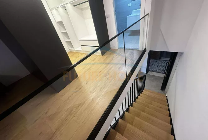 Shtepi ne shitje Duplex(shtepi me 2 kate) ne Tirane, 2+1, Mobilimi E mobiluar, Pagesa 120,000  Euro.