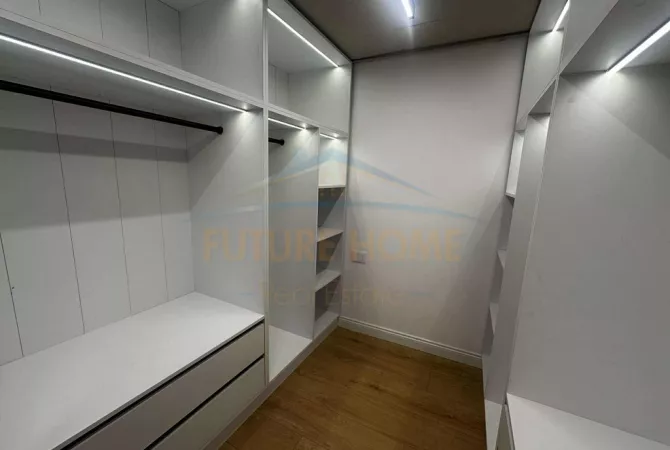 Shtepi ne shitje Duplex(shtepi me 2 kate) ne Tirane, 2+1, Mobilimi E mobiluar, Pagesa 120,000  Euro.