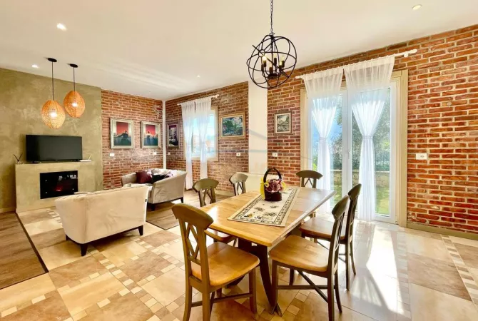 Shtepi ne shitje Vila Luksoze ne Tirane, 4+1, Mobilimi E mobiluar, Pagesa 850,000  Euro.