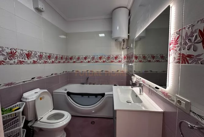 Shtepi ne shitje Apartament ne Tirane, 1+1, Mobilimi Pjeserisht e mobiluar, Pagesa 140,000  Euro.