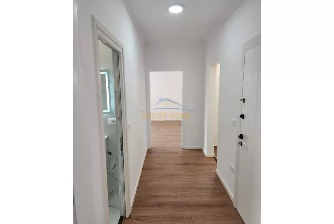 Shtepi ne shitje Apartament ne Tirane, 1+1, Mobilimi Bosh, pa mobiluar, Pagesa 95,000  Euro.