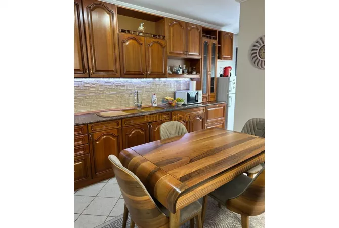 Shtepi ne shitje Apartament ne Tirane, 2+1, Mobilimi E mobiluar, Pagesa 200,000  Euro.