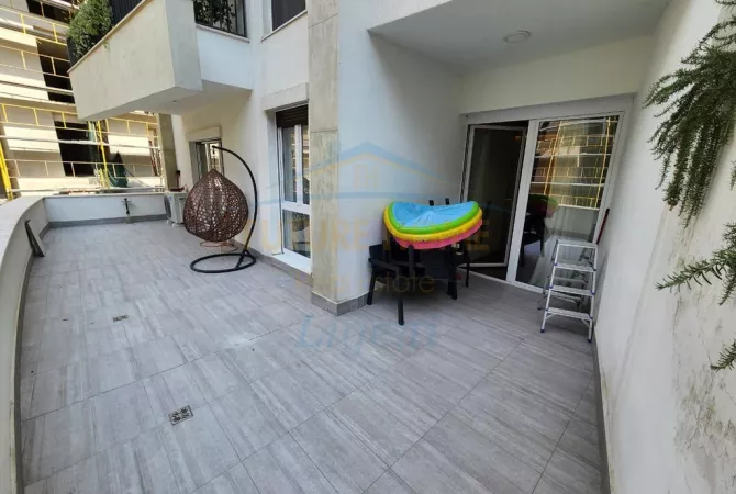 Shtepi me qera 2+1 ne Tirane - 1,200 Euro