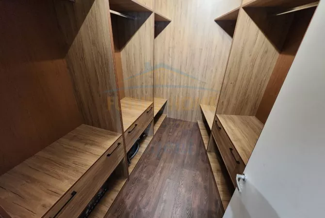 Shtepi me qera Apartament ne Tirane, 2+1, Mobilimi E mobiluar, Pagesa 1,200  Euro.