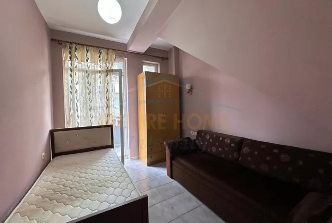 Shtepi me qera Vila Luksoze ne Tirane, 4+1, Mobilimi E mobiluar, Pagesa 1,200  Euro.