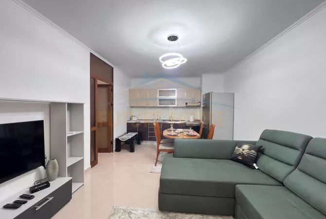 Shtepi me qera 2+1 ne Tirane - 780 Euro