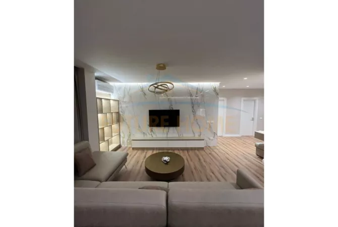 Shtepi me qera 3+1 ne Tirane - 1,200 Euro