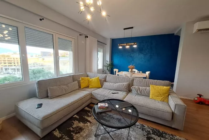 Shtepi me qera Duplex(shtepi me 2 kate) ne Tirane, 2+1, Mobilimi E mobiluar, Pagesa 900  Euro.