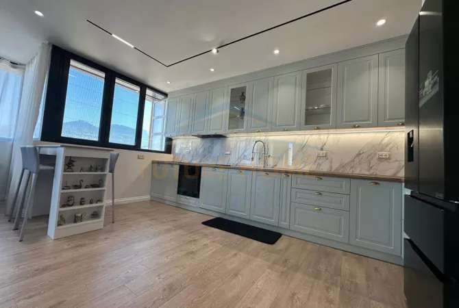 Shtepi me qera Apartament ne Tirane, 2+1, Mobilimi E mobiluar, Pagesa 1,200  Euro.