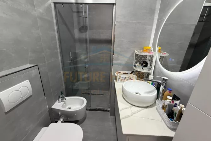 Shtepi ne shitje Apartament ne Tirane, 1+1, Mobilimi E mobiluar, Pagesa 97,000  Euro.