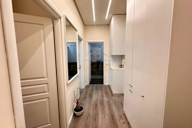 Shtepi ne shitje Apartament ne Tirane, 3+1, Mobilimi E mobiluar, Pagesa 310,000  Euro.
