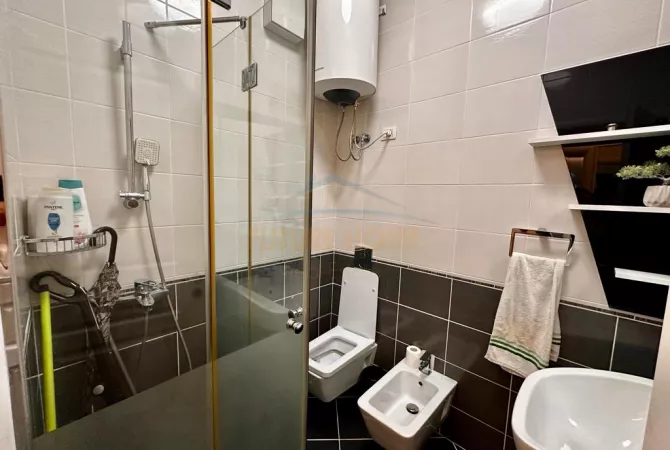 Shtepi ne shitje Apartament ne Tirane, 3+1, Mobilimi E mobiluar, Pagesa 310,000  Euro.