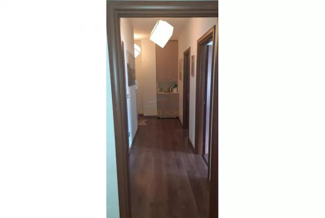 Shtepi ne shitje Apartament ne Tirane, 2+1, Mobilimi E mobiluar, Pagesa 157,000  Euro.