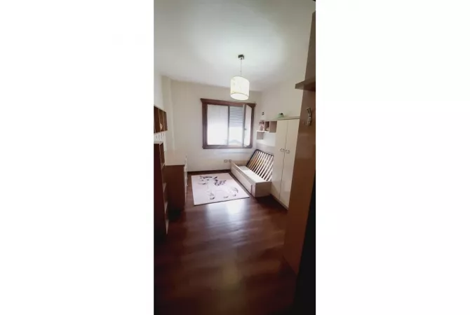 Shtepi ne shitje Apartament ne Tirane, 2+1, Mobilimi E mobiluar, Pagesa 157,000  Euro.