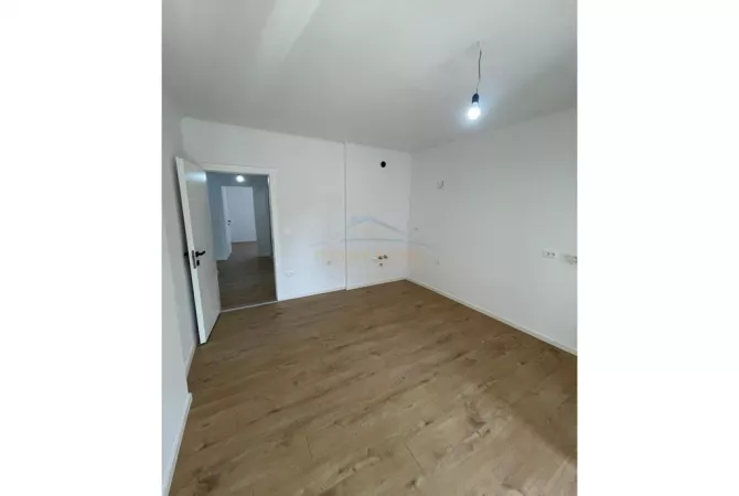 Shtepi ne shitje Apartament ne Tirane, 2+1, Mobilimi Bosh, pa mobiluar, Pagesa 138,000  Euro.