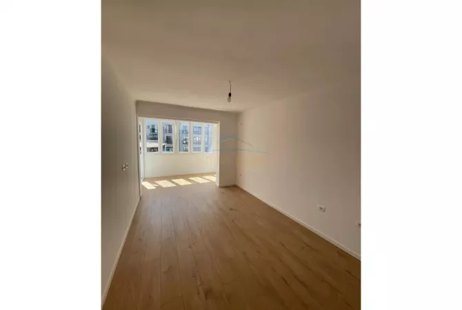 Shtepi ne shitje Apartament ne Tirane, 1+1, Mobilimi Bosh, pa mobiluar, Pagesa 128,000  Euro.