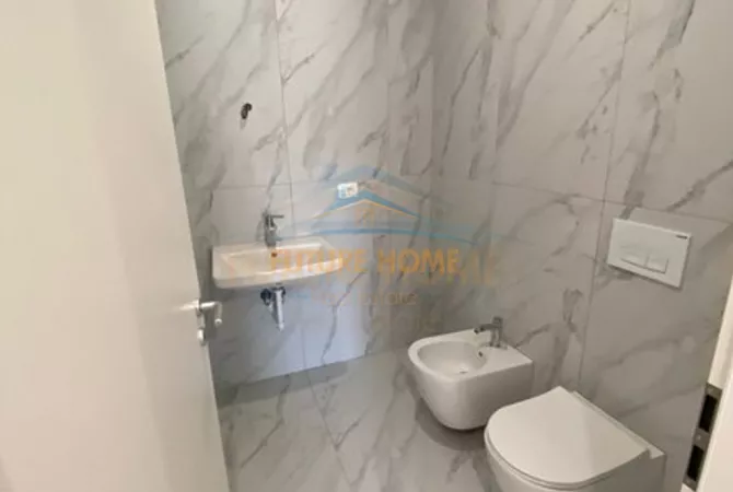Shtepi ne shitje Apartament ne Tirane, 2+1, Mobilimi Bosh, pa mobiluar, Pagesa 131,400  Euro.