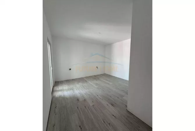 Shtepi ne shitje Apartament ne Tirane, 1+1, Mobilimi Bosh, pa mobiluar, Pagesa 159,000  Euro.