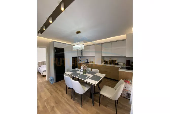 Shtepi ne shitje Apartament ne Tirane, 3+1, Mobilimi E mobiluar, Pagesa 280,000  Euro.