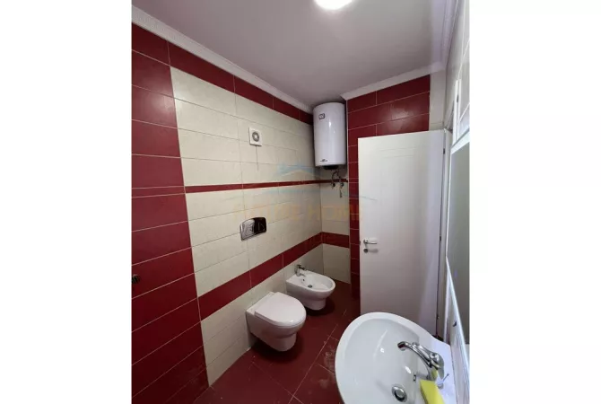 Shtepi ne shitje Apartament ne Tirane, 1+1, Mobilimi Bosh, pa mobiluar, Pagesa 86,000  Euro.