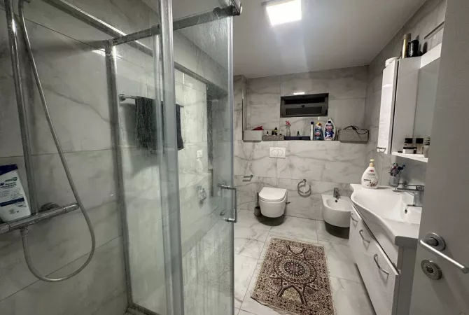 Shtepi ne shitje Apartament ne Tirane, 2+1, Mobilimi Bosh, pa mobiluar, Pagesa 169,000  Euro.