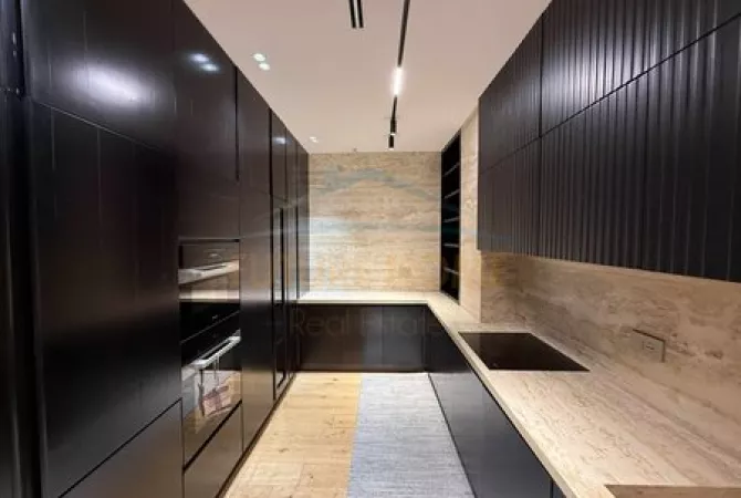 Shtepi ne shitje Apartament ne Tirane, 3+1, Mobilimi E mobiluar, Pagesa 700,000  Euro.